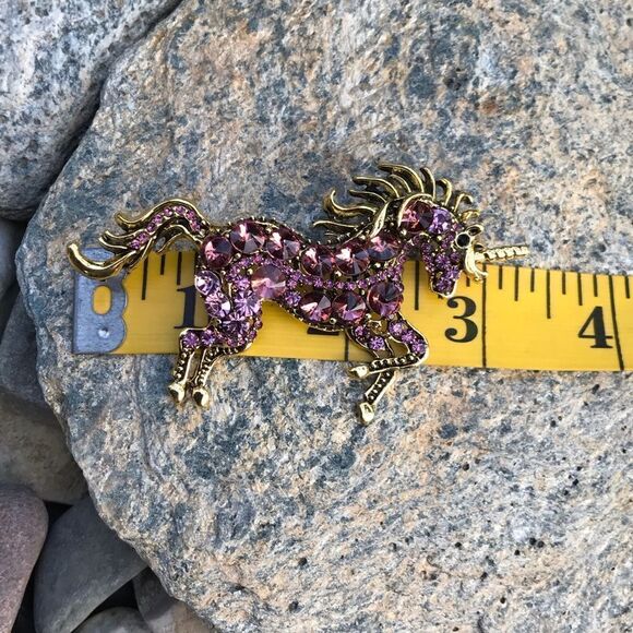 Crystal Unicorn Brooch - Picture 5 of 6
